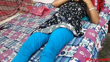 देसी लड़के के साथ बिस्तर में गृहिणी सेक्स