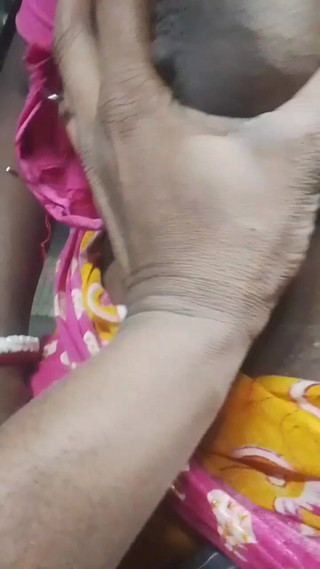 अब वह इसकी आदी हो गई है। वह बिल्कुल भी विरोध नहीं कर सकती.