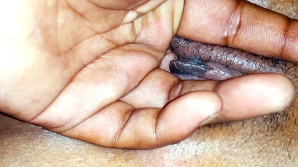 रात को पति ने पत्नी से कहा कि मुझे नींद नहीं आ रही है, चलो देसी सेक्स करते हैं.