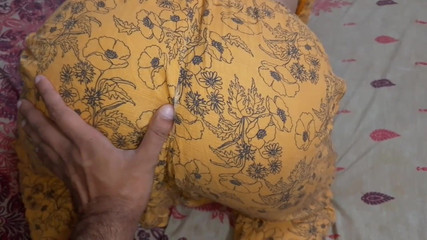 इंडियन बॉयफ्रेंड ने अपनी गर्लफ्रेंड को हॉट देखकर छोड़ दिया