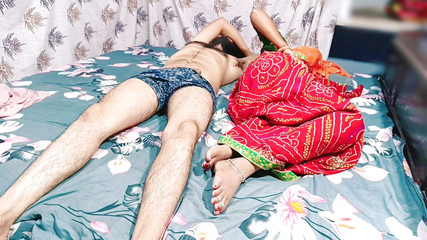 हॉट इंडियन देसी गांव की नवविवाहित पत्नी को पहली बार प्रेमी के साथ चोदा जा रहा था। वह अपने पति को धोखा दे रही थी