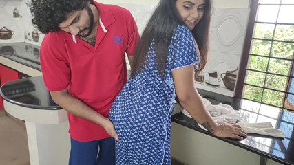 वैष्णवी और शरुन राज द्वारा सेक्स के साथ किचन नाइटी रोमांस, मल्लू युगल नाइटी सेक्स, किचन सेक्स रोमांस, किचन में मल्लू सेक्स