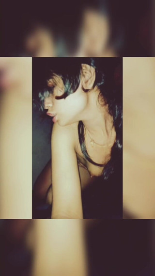 लतिका गाँव में दरवाज़ा खोलकर चोद रही है