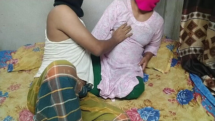 देसी गाँव की पत्नी और पति पहली बार टाइट धक्का रोमांस का पूरा आनंद लें