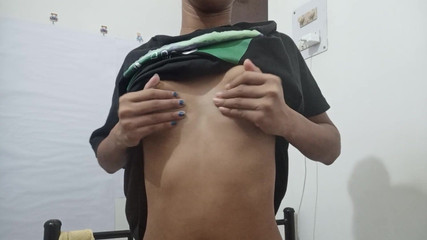 मिरो के सामने हस्तमैथुन करती प्रेमिका