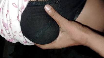 हॉट देसी भाभी को नदियाबाद में सौतेले भाई ने डॉगी स्टाइल में बड़ी गांड में चोदा