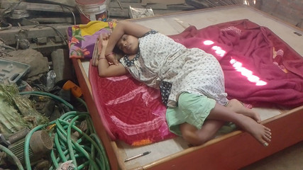 घर में प्राकृतिक देसी हॉट खूबसूरत लड़की का सेक्स