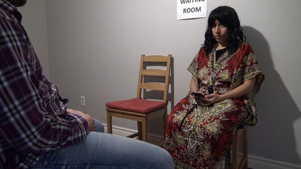 धोखेबाज भारतीय पत्नी अस्पताल के वेटिंग रूम में सेक्स करते हुए पकड़ी गई