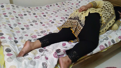 एक होटल के कमरे में वर्कबॉय के साथ भारतीय हॉट और डर्टी डेपाली स्टेपाउंटी की चुदाई - हिंदी आह उह फक मी साउंड