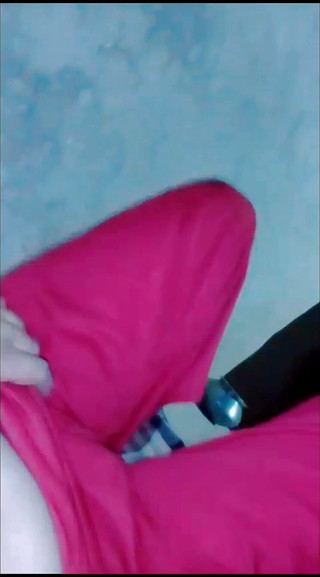 कॉलेज के सेक्सी वीडियो देखने के बाद जोश धीरे-धीरे अपने कपड़ों में आ गया