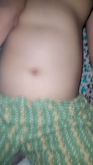 बिस्तर पर भारतीय लड़की को उसके पति ने चोदा