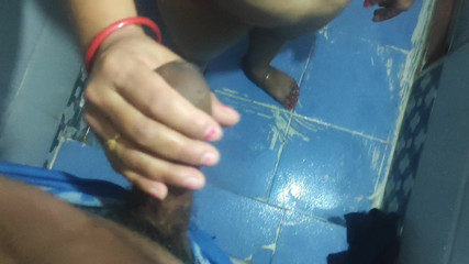 बाथरूम सौतेले बेटे में देसी सौतेली माँ की चुदाई