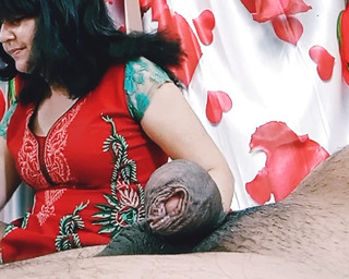 हॉट फक्किंग मिल्फ मुफ्त मनोरंजन की तलाश में है