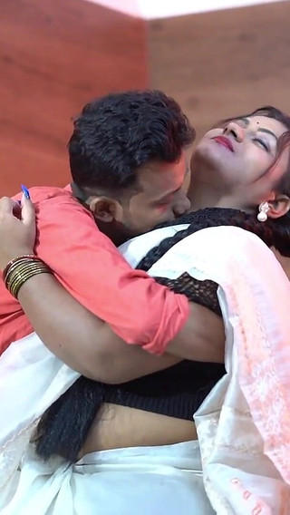 स्पष्ट बांग्ला बातचीत के साथ भारतीय बंगाली पत्नी की सर्वश्रेष्ठ पोरोकिया चुदाई