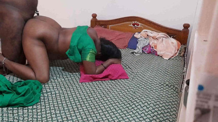 देसी भाभी को बॉयफ्रेंड ने डॉगी स्टाइल में चोदा