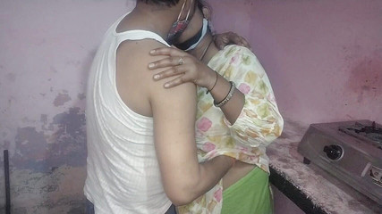 सेक्सी सौतेली माँ आपकी गीता सौतेले बेटे के साथ कट्टर चुदाई