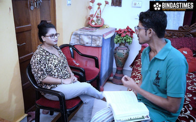 सौतेला पिता मिस टीचर के साथ सेक्स करना चाहता है (हिन्दी ऑडियो)