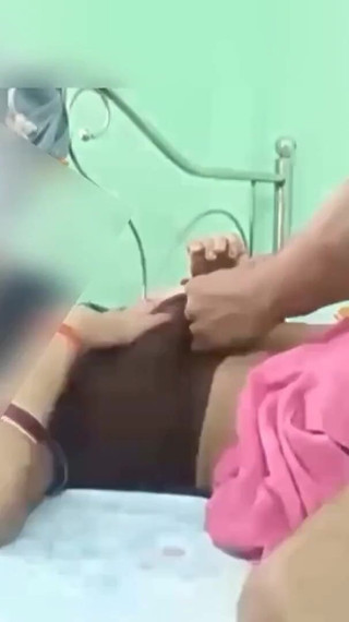 भाभी आज फुल मूड में है और जीजा के लंड की सवारी का मजा ले रही है.