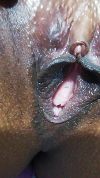 घर पर गर्लफ्रेंड के साथ डीप सेक्स करते हुए वीडियो शूट किया गया