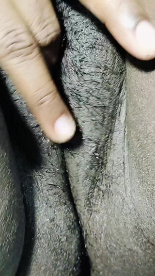 मेरी पत्नी वास्तविक कॉल फिंगरिंग साझा करती है