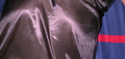 बड़े स्तनों को छुओ और बिल्ली दिखाओ