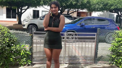 मैंने अपनी गर्लफ्रेंड को पूल में बुलाया और हमने बाथरूम में चुदाई की