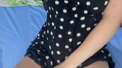 भारतीय लड़की अपनी बड़ी बिल्ली दिखाती है और हस्तमैथुन करती है, वह बहुत गीली हो जाती है और उसे बहुत अधिक संभोग सुख मिलता है