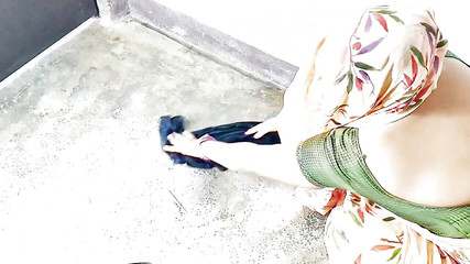 मलिक ने देसी स्टाइल में अपनी खूबसूरत नौकरानी से सेक्स किया