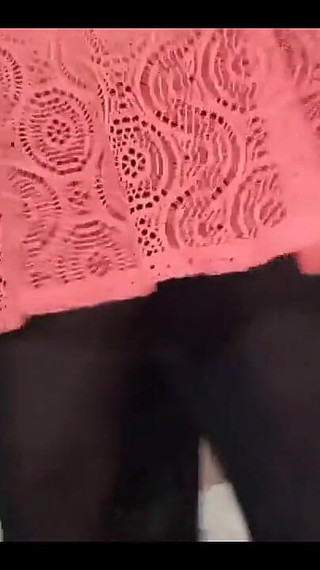 देसी गर्लफ्रेंड अपने बेडरूम में वेश्या की तरह नाचती है