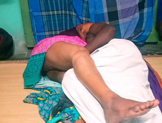 गाँव की सौतेली माँ के साथ बड़ा लंड चोदना