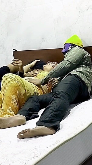 आंध्र देसी हॉट पत्नी दोस्त के साथ त्रिगुट सेक्स कट्टर गुदा सेक्स भाग एक साझा करना