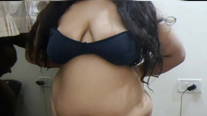 शरारती भारतीय लड़की