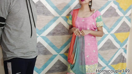 पंजाबी माँएँ सेक्स सिखाती हैं - सौतेली माँ और सौतेला बेटा बिस्तर साझा करते हैं और चुदाई करते हैं