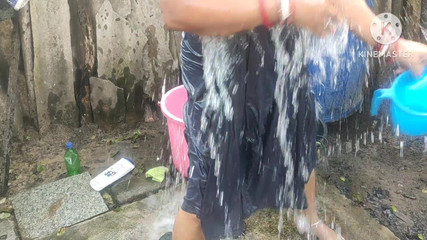 हॉट और सेक्सी सुंदर स्नान