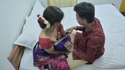 हनीमून पर भारतीय युगल कामुक नरम रोमांटिक सेक्स