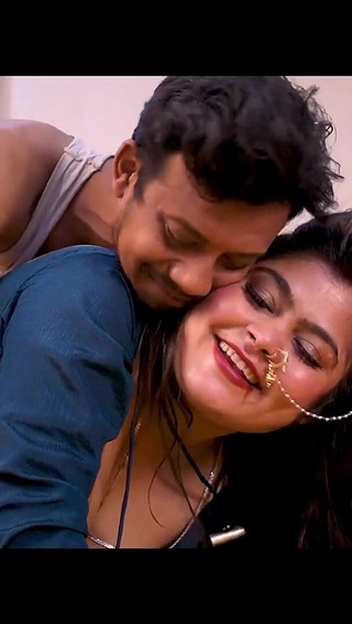 उसका बिस्तर प्रदर्शन मुझे पागल बना देता है! कृपया फिर आइएगा