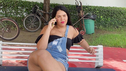 जब हम पूल में गए तो मैंने अपने दोस्त और उसकी सौतेली बहन के साथ चुदाई की