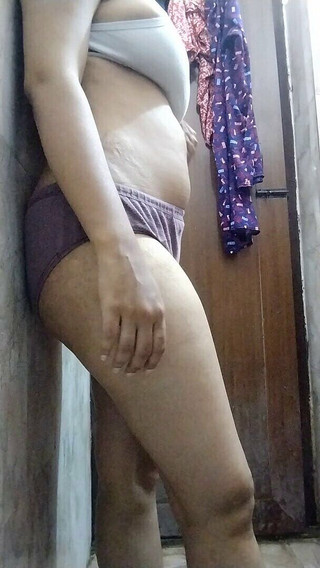 भाभी जीजाजी के लिए वीडियो बना रही है