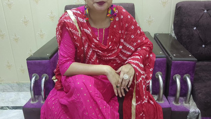 सबसे खूबसूरत हॉटेस्ट भारतीय टीचर