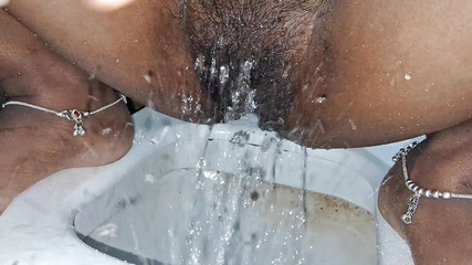 खूबसूरत भारतीय भाभी को उसके पड़ोसी ने मुश्किल से चोदा