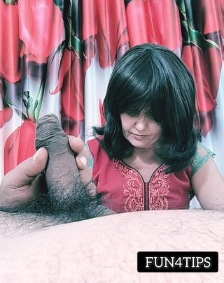 तेजस्वी फूहड़ पत्नी से आकर्षित होने के लिए तैयार हो जाइए