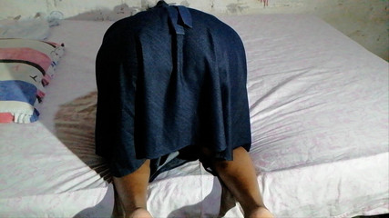 18+ एशियाई किशोर मेरे दोस्त की पत्नी गलती से मेरे कमरे में आ गई, उसके पास बड़ी गांड और कसी हुई बिल्ली है