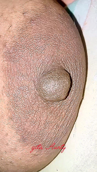 नाइट रूम में इंडियन बेसी लोकल भाभी के बड़े स्तन शो