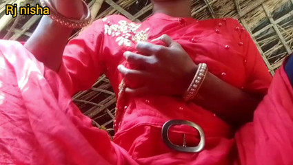 आरजे निशा उंगली से हस्तमैथुन कर रही हैं