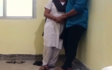 ट्यूशन गर्ल और ट्यूशन टीचर स्टोर रूम में चुदाई कर रहे हैं