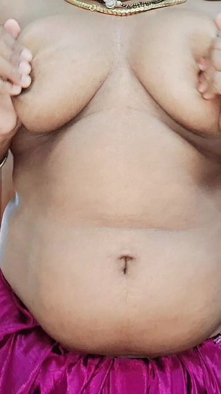 तमिल देसी जोड़े को गहरे गले में गर्म चूसना और चोदना