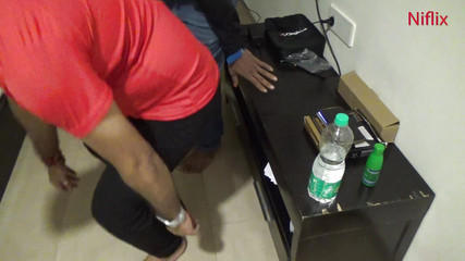 एक अकेली देसी लड़की के घर में रात को दो यात्री रुकने के लिए आये। कुछ देर बाद उन्होंने उस लड़की को चोदा।