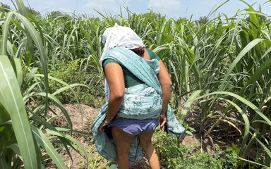 कोमल ने आउटडोर सेक्स किया