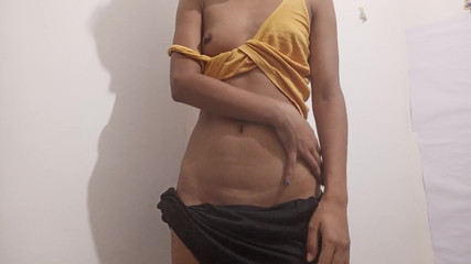 खूबसूरत गोरी ने अपनी गांड में 3 उंगलियां डालीं