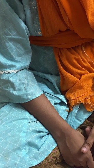 जब मेडम घर पर नहीं थी तो सुंदर कामकाजी लड़की ने अपने मालिक के साथ जोर से मुख-मैथुन किया